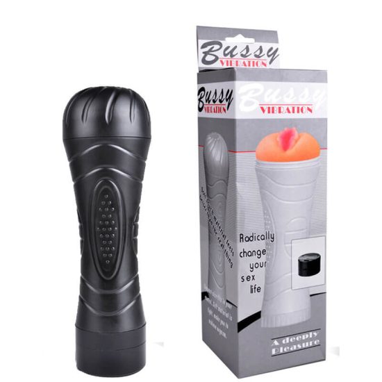 Masturbador Lanterna em Formato de Vagina em CyberSkin com Vibro Bussy Vibration 25 x 7,8 cm