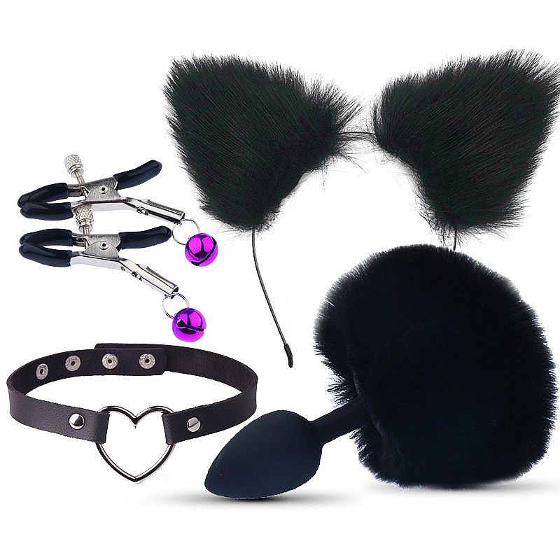 Kit Sensual Com Plug Anal Pompom Grampo De Mamilos Com Guizo Chocker Com Detalhe De Coração E 