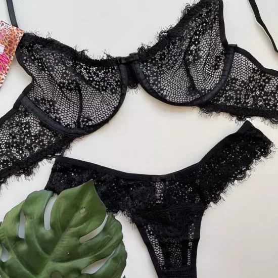 Conjunto de calcinha e sutiã todo de renda - preto