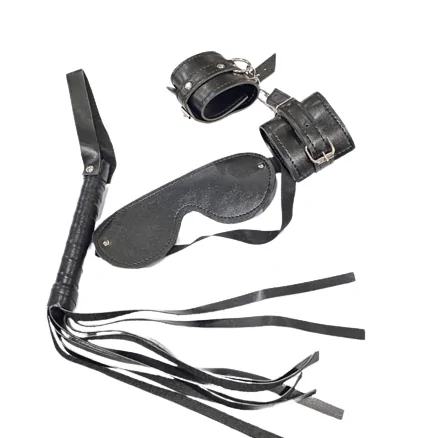 Kit Sado em Couro Sintético com Algema, Venda e Chicote Cor Preto Art do Sado